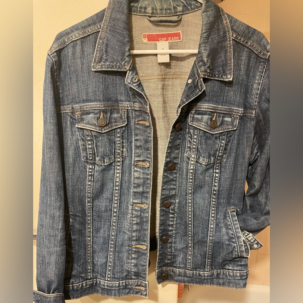 CLASSIC dark denim jacket